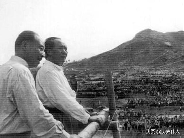 修建十三陵水库时，周恩来参加义务劳动：我作为总理就该多拉几车