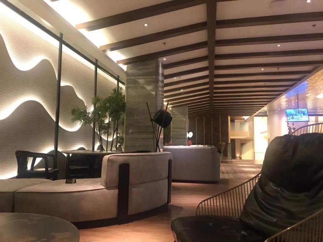 别卷了，东北澡堂都有图书馆和无限量麻辣烫了