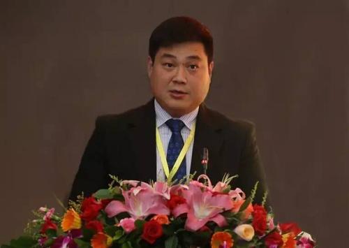 *疆新**诞生新首富：仅35岁身价达1500亿，公司入围世界500强