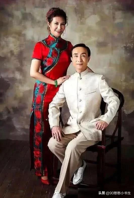 巩汉林晒全家福引争议,巩汉林拍全家福