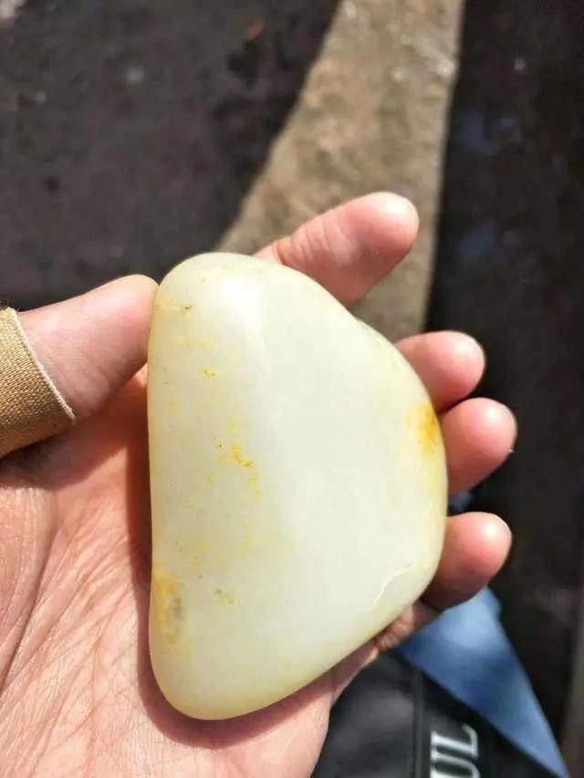 和田玉青花籽料和青花山料的区别,清代的和田玉是山料多还是籽料多