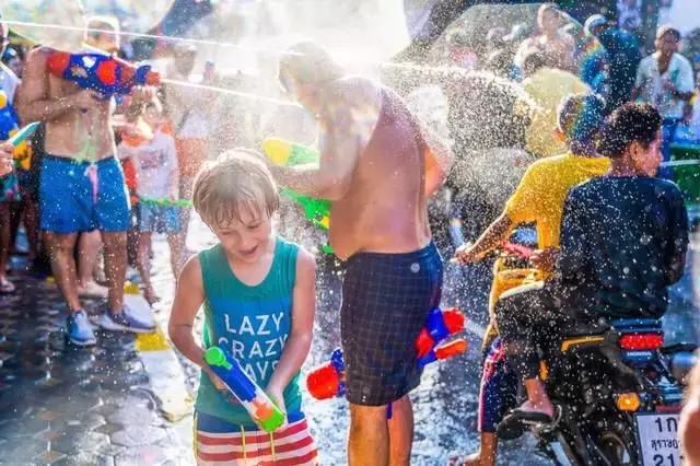 2019泰国泼水节视频,2024年泰国泼水节攻略