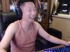 QUQU炸鱼出意外，击杀30人后被队友踢出游戏，理由让水友哭笑不得