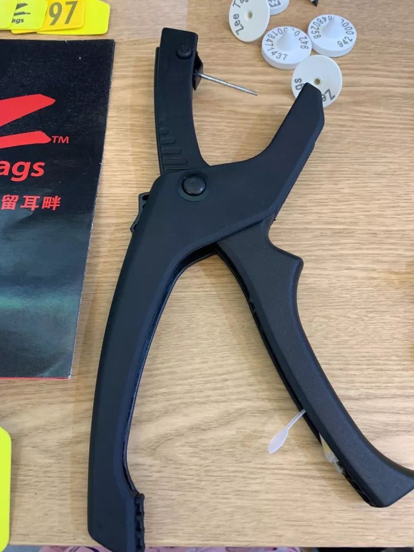 一体式耳标钳100元,耳标专用钳大口径