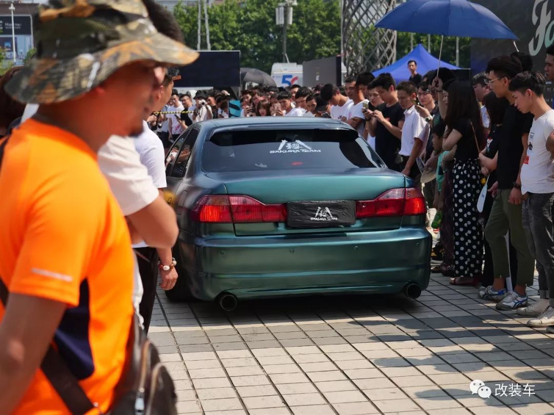 改装车聚会,改装车齐聚车展