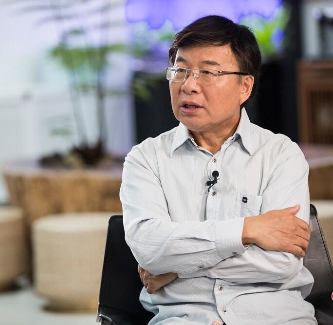 62岁央视名嘴当实习生，韩乔生称要进军二次元，口误语录曾出书