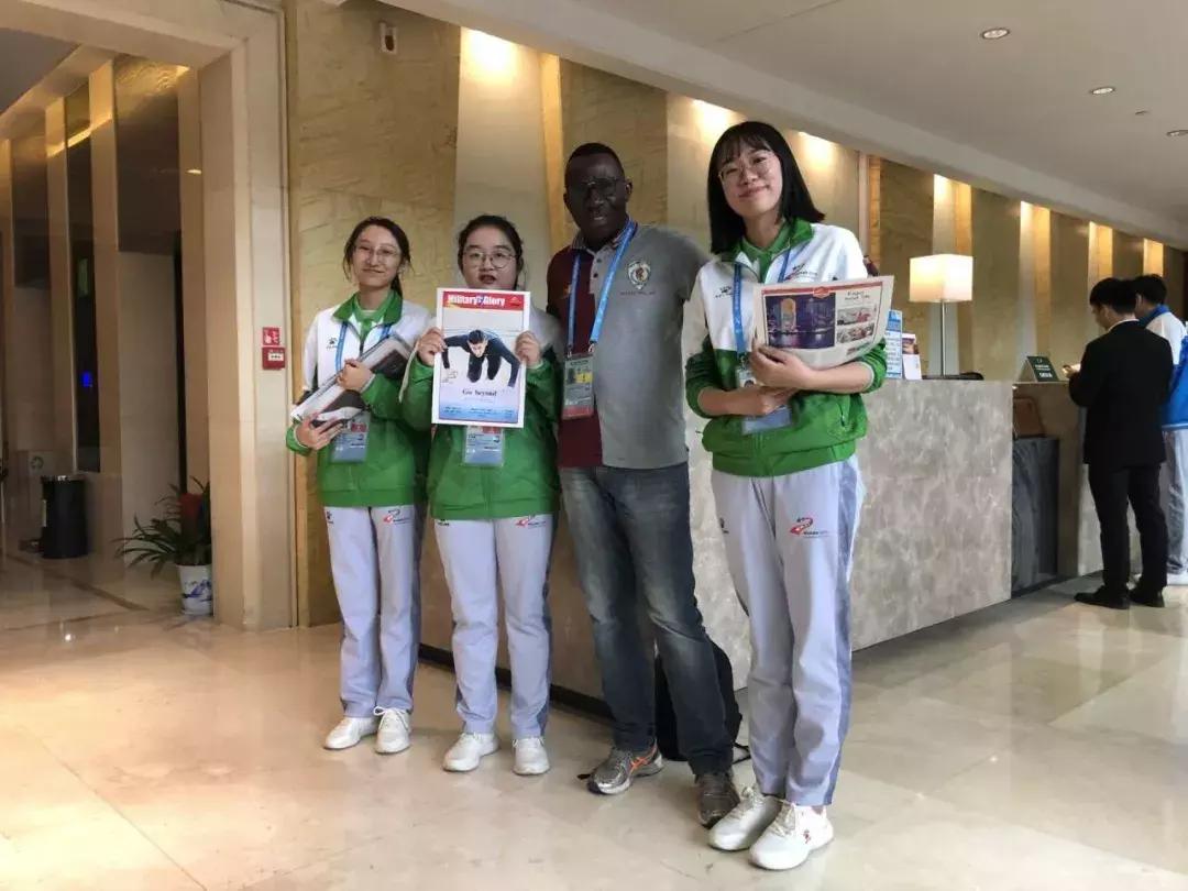 军运会志愿者感动瞬间,军运会感谢志愿者