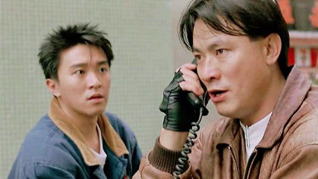 周星驰黄一飞表演节目,周星驰和黄一飞被酒瓶砸的视频