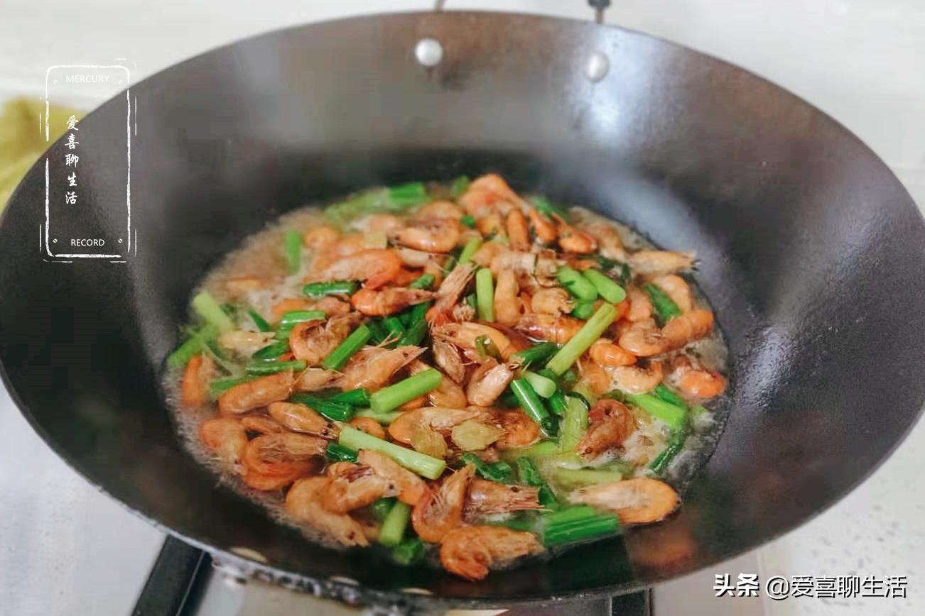 河虾和它是绝配，炒一盘实在太鲜了，6分钟出锅，上桌总是先吃光
