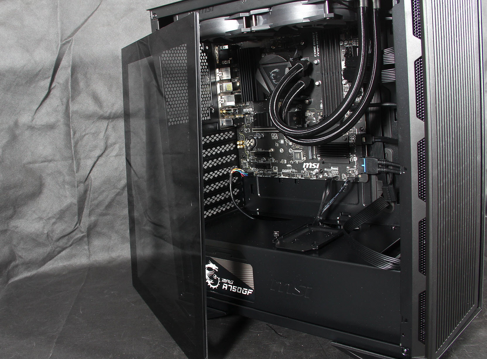 有一种含蓄叫锐龙，明明是个高手，偏偏装作很平庸