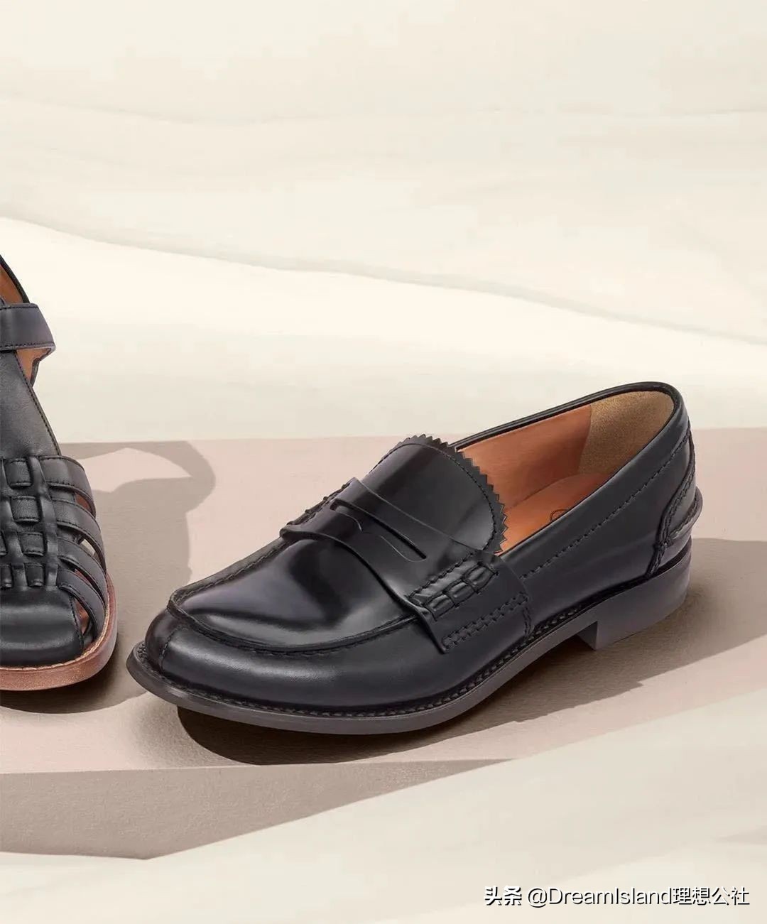 街拍白色乐福鞋,达妹街拍图文