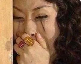 默默哭的表情包,哭得很伤心的可爱表情包