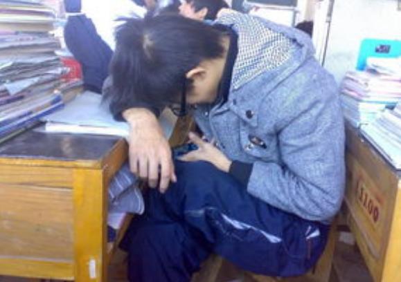 孩子依赖手机问题的解决办法,高中家长教育孩子最难解决的事情