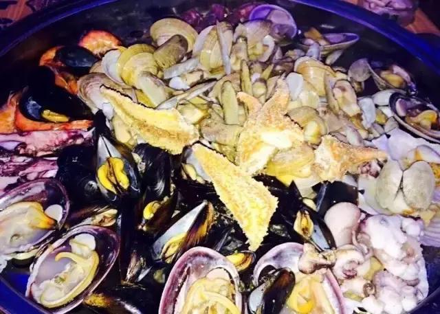 这些秘制的海鲜神店,把正宗烤蚬子、海蛎子刮回家
