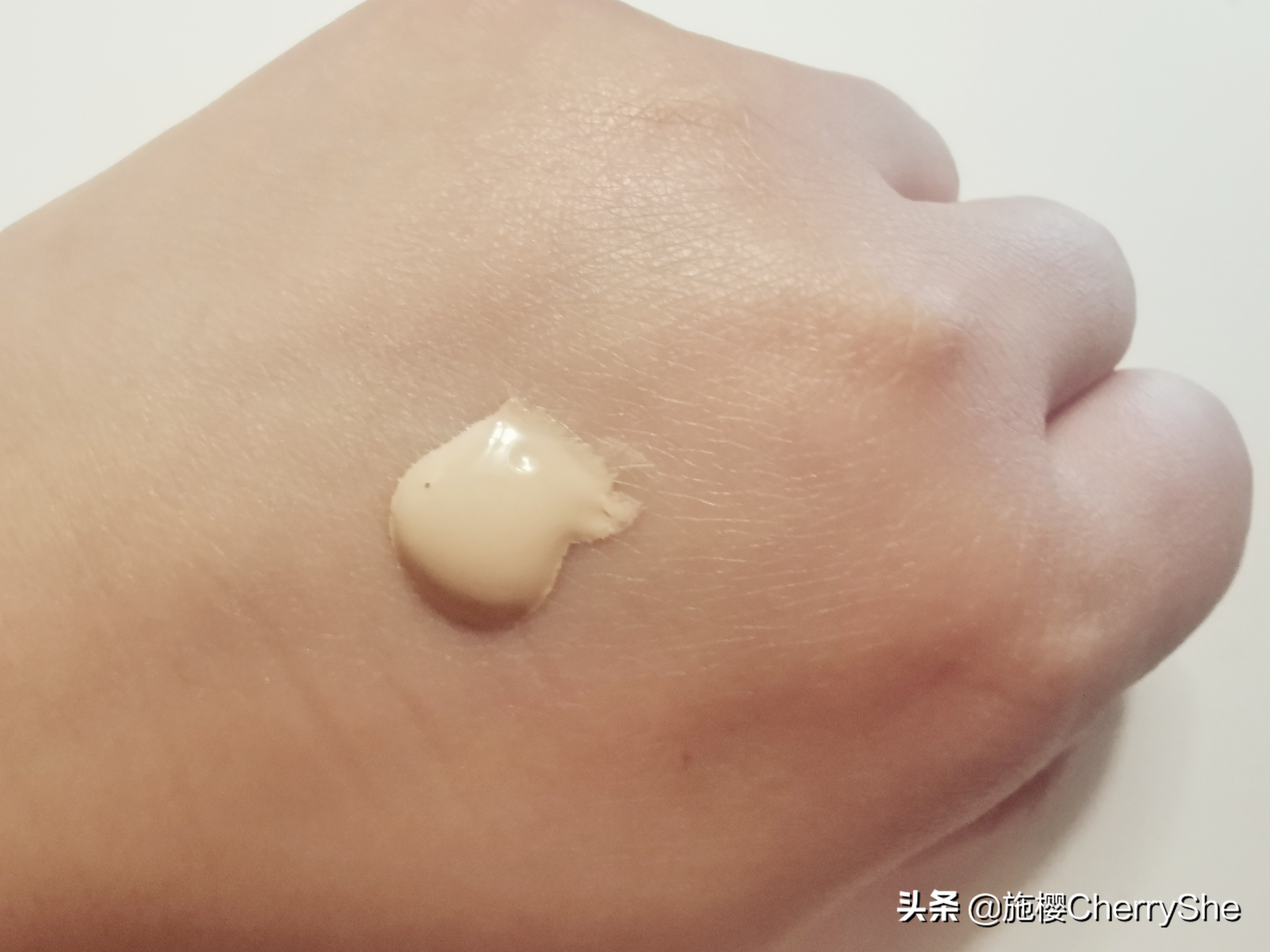 4款油皮粉底液:阿玛尼权利、YSL、玫珂菲、植村秀小方瓶,哪个好