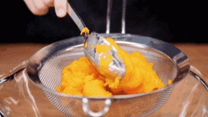 南瓜饼和面粘手揉不成团怎么办,做南瓜饼不用油炸怎样做