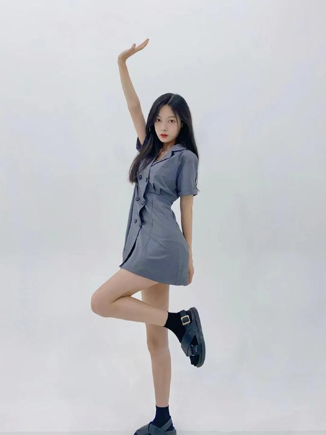 万能拍照姿势站姿图片可爱,自拍显瘦姿势大全站姿户外