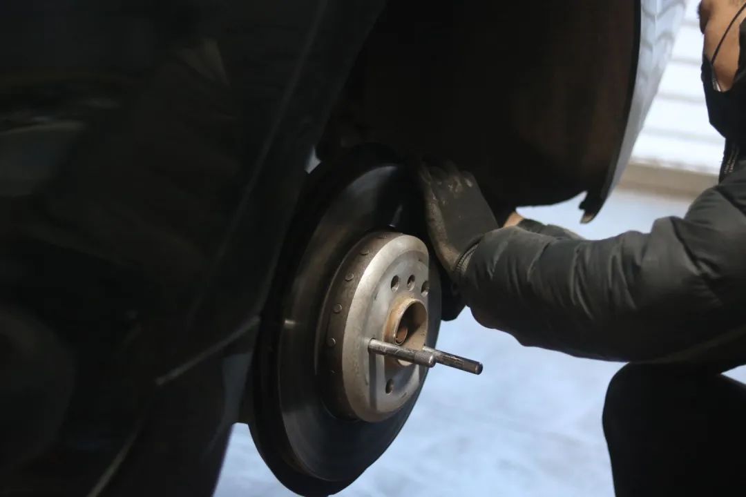 怪兽修车:翻新一辆11年破烂不堪的宝马GT,车况不忍直视