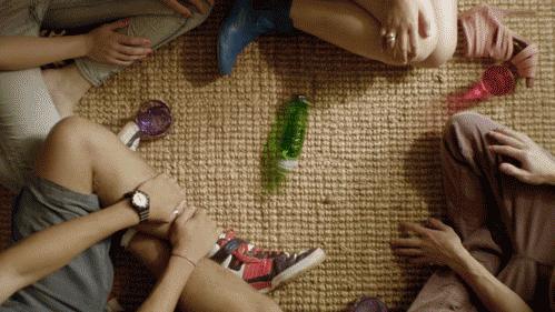 每次社交场合都很不自在,社交恐惧症脸红不自在怎么治疗