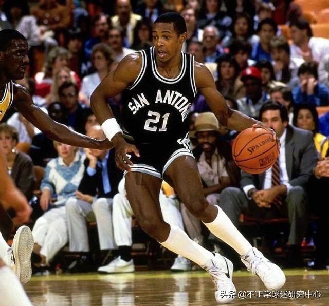 单赛季场均2抢断2盖帽,单赛季盖帽200+抢断200+