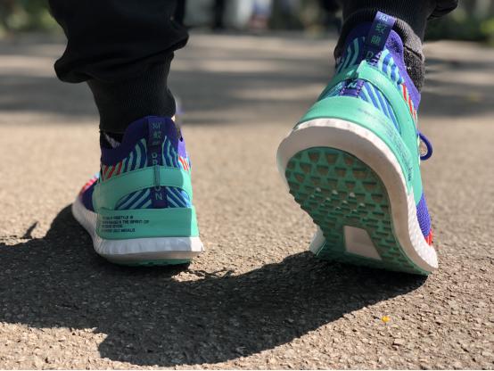 孙杨鞋开箱,孙杨跑鞋图片大全