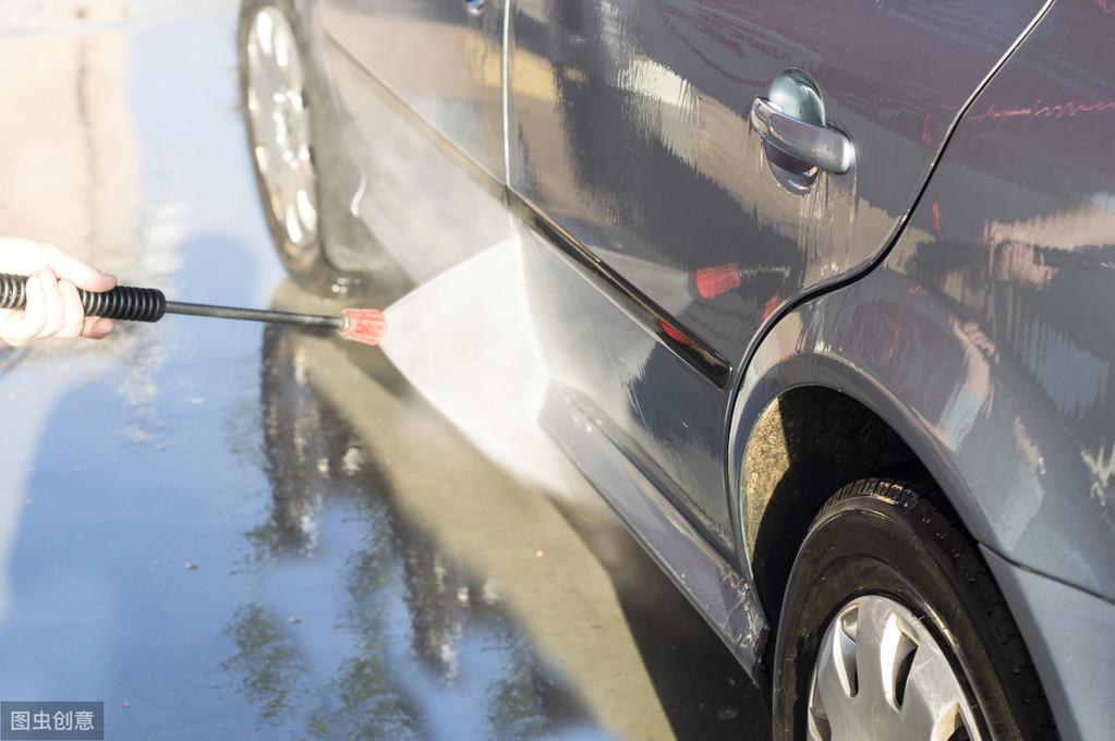 车子洗完车总是灰蒙蒙的怎样处理,自己洗车注意事项及清洗步骤