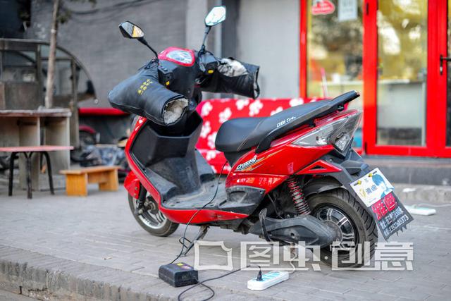 电瓶车没电了充多久能充满,电瓶车新电瓶正确充电方法