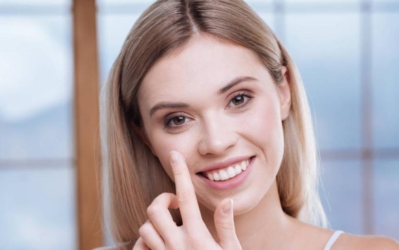 化妆步骤先遮瑕还是先bb霜,化妆步骤初学者适合粉底还是bb霜