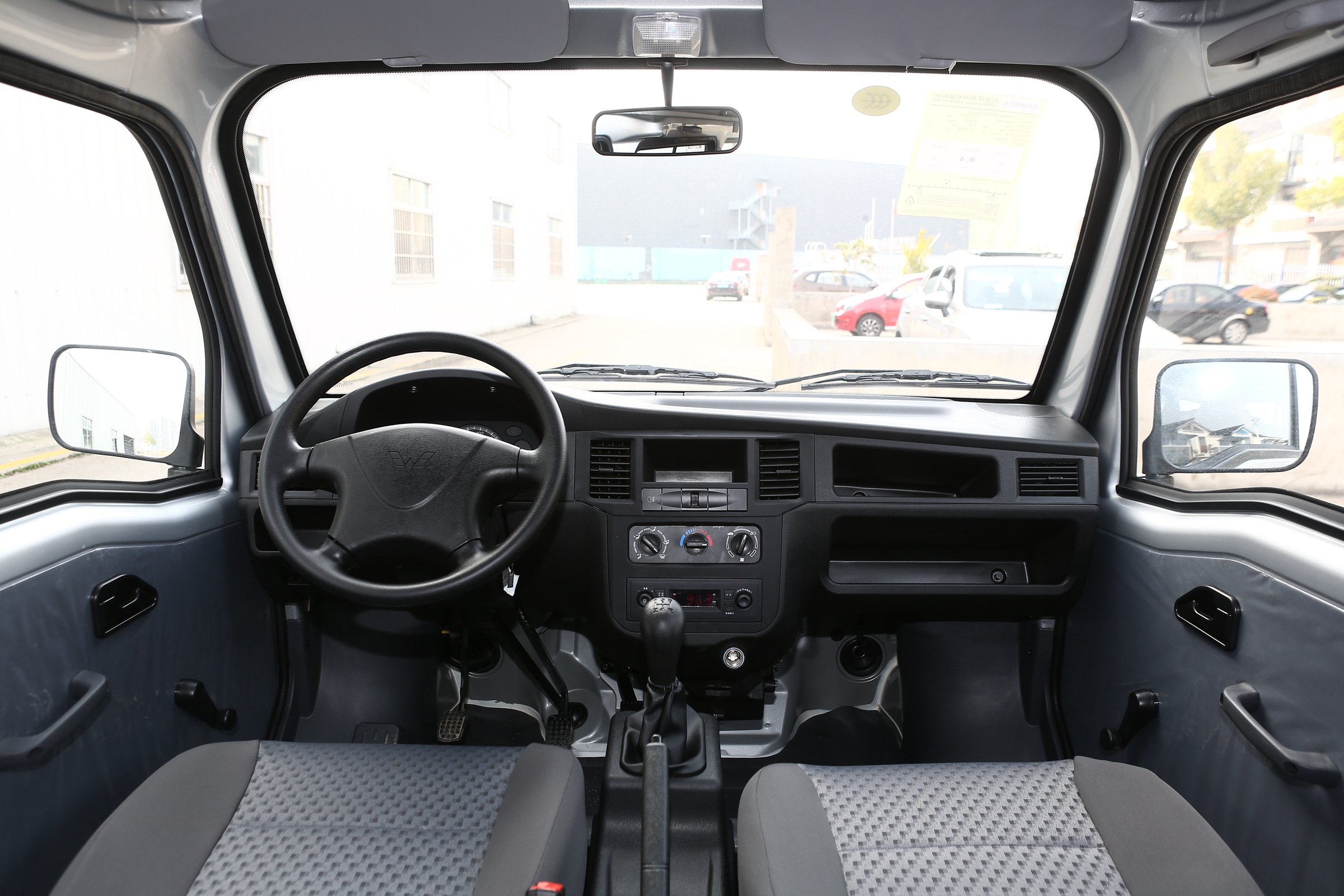 24款全新五菱之光,4万左右的后驱车