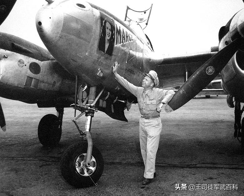 军人把女友照片放兜里视频,军人把女朋友照片放头盔