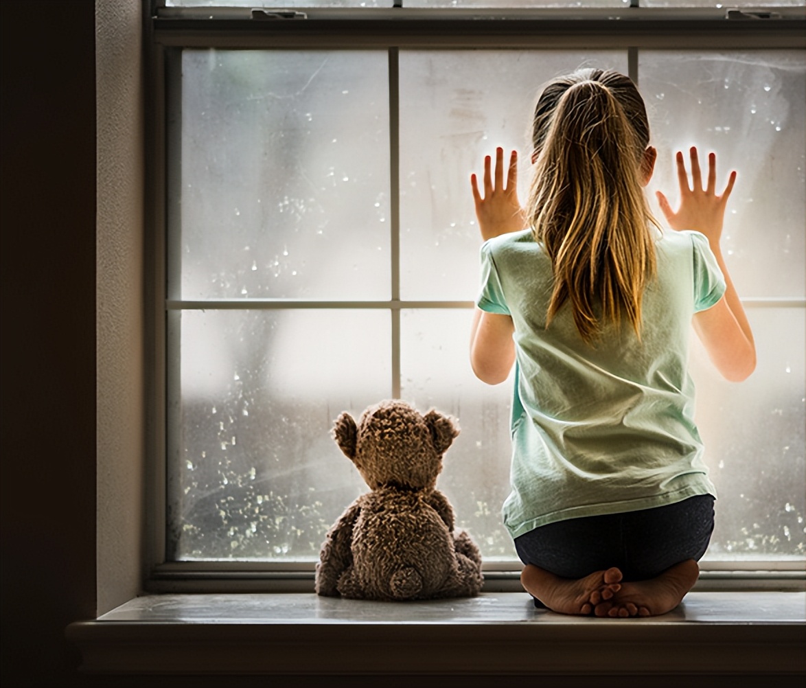 孩子抑郁的表现家长怎么配合治疗,女儿将抑郁的真实原因说出来