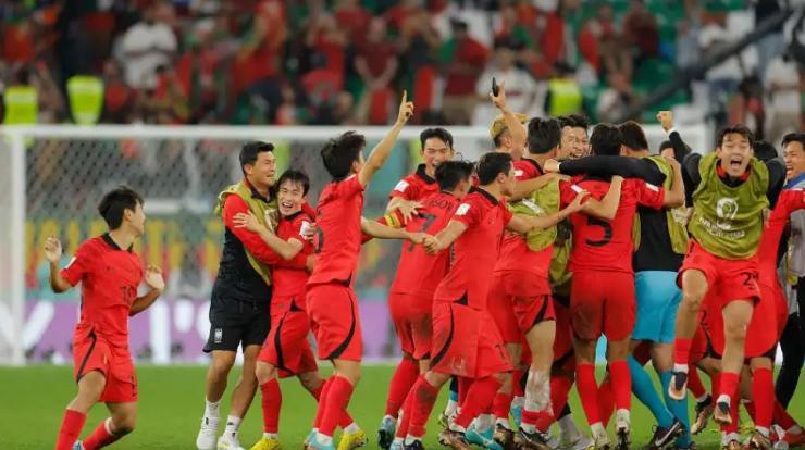 韩国vs日本之后亚洲足球最新排名,日本队与韩国队能出线吗