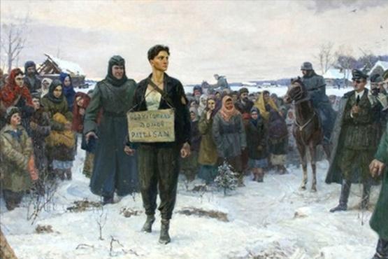 她是谁？遭德军332团折磨牺牲，斯大林震怒下令为其*仇报**，战争片