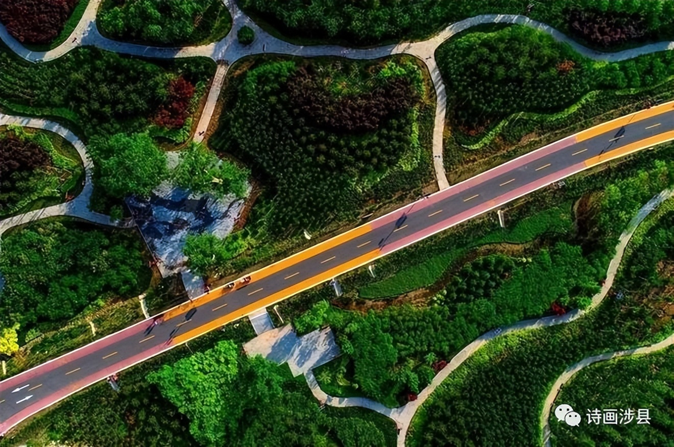 全中国最震撼的六条天路,中国的九条天路