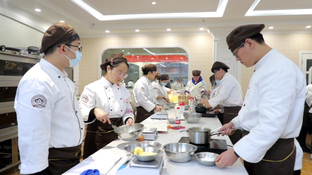 为什么不建议去工厂学烘焙,烘焙学徒的利弊