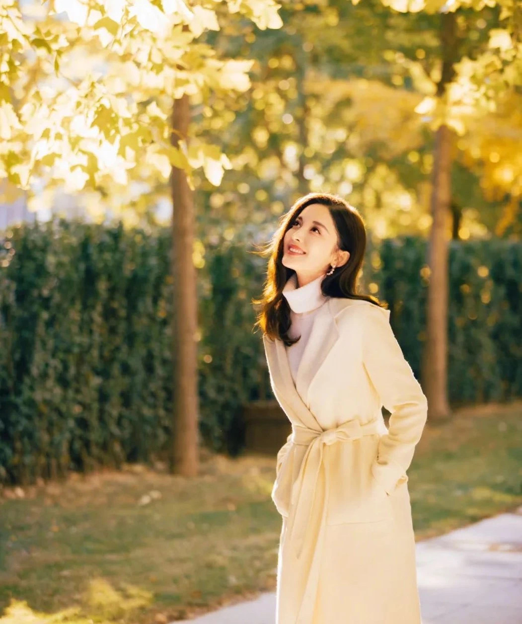 中款大衣穿搭示范大全,修身格子大衣的穿搭技巧