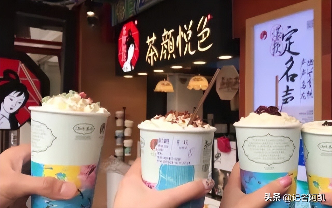 南京凌晨排队买茶颜悦色,深夜排队买奶茶