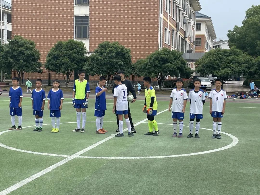 足够精彩校园足球联赛火热进行中,驰骋绿茵足球