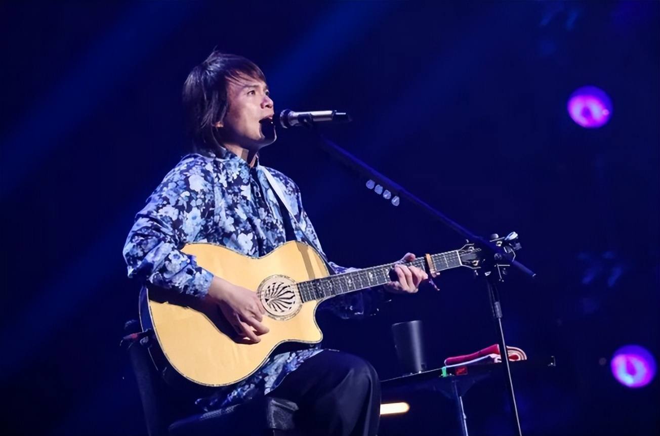 年轻时期的伍佰,伍佰外表不修边幅内心细腻