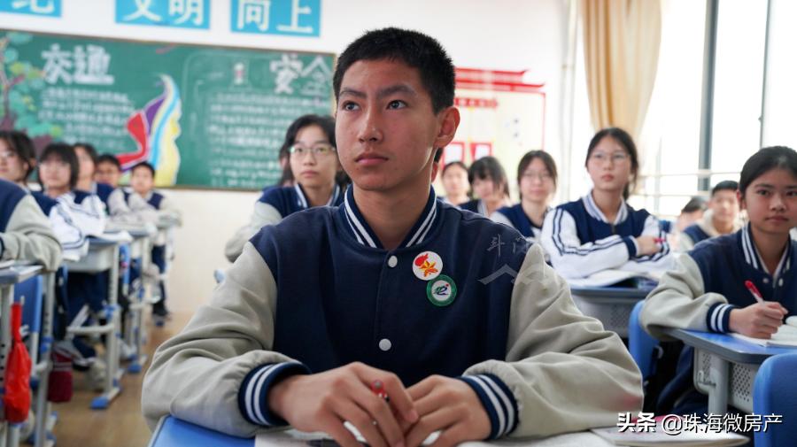 白藤湖中学操场,白藤湖学校