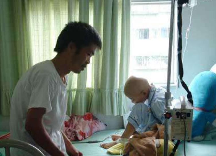 2005年，八岁女孩患急性白血病，为不拖累家人，写下遗书安排后事