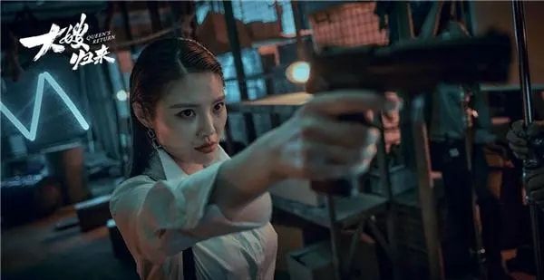 这部网大上线就热度第一,口碑却两极分化,堪称低配《拆弹专家》