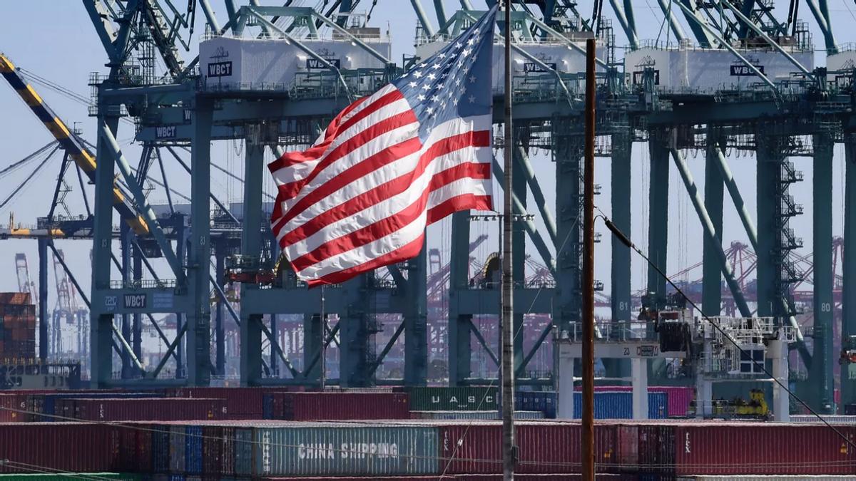 台湾芯片对大陆出口暴跌3成，美国“毁灭台湾”，穷台是第一步？