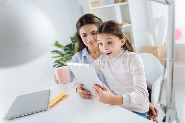 青春期孩子和父母吵架了怎么办,青春期两孩子吵架父母该怎样教育