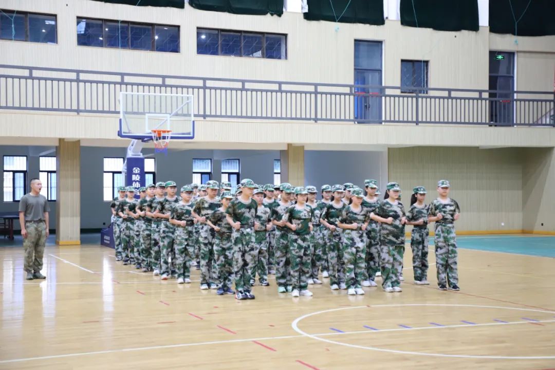 盐城市初级中学2023年“铁军国防训练营”闭营仪式隆重举行