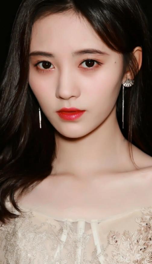 因整容毁掉前途的女星,整容改命的五位明星