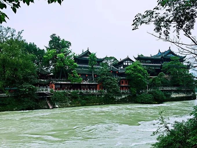 拜水都江堰问道青城山是诗词吗,拜水都江堰问道青城山完整版