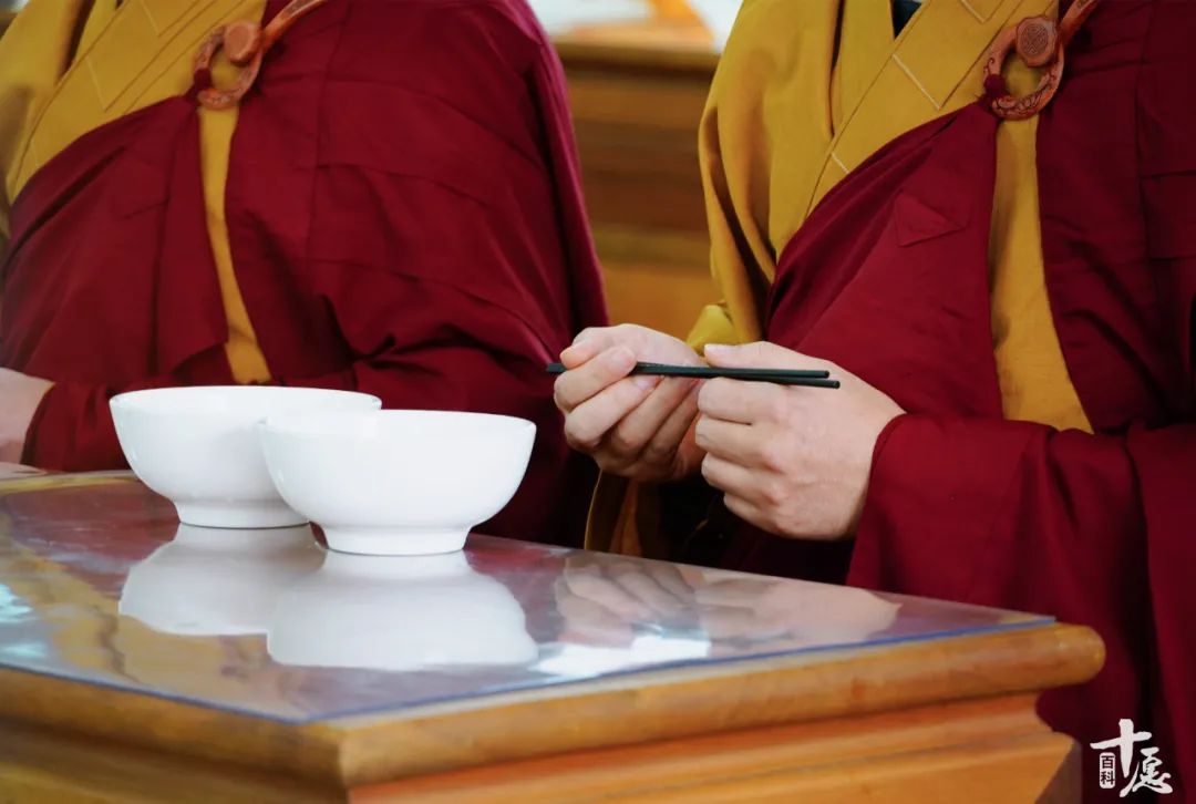 寺庙过堂的正确方法,去寺院过门槛有什么讲究