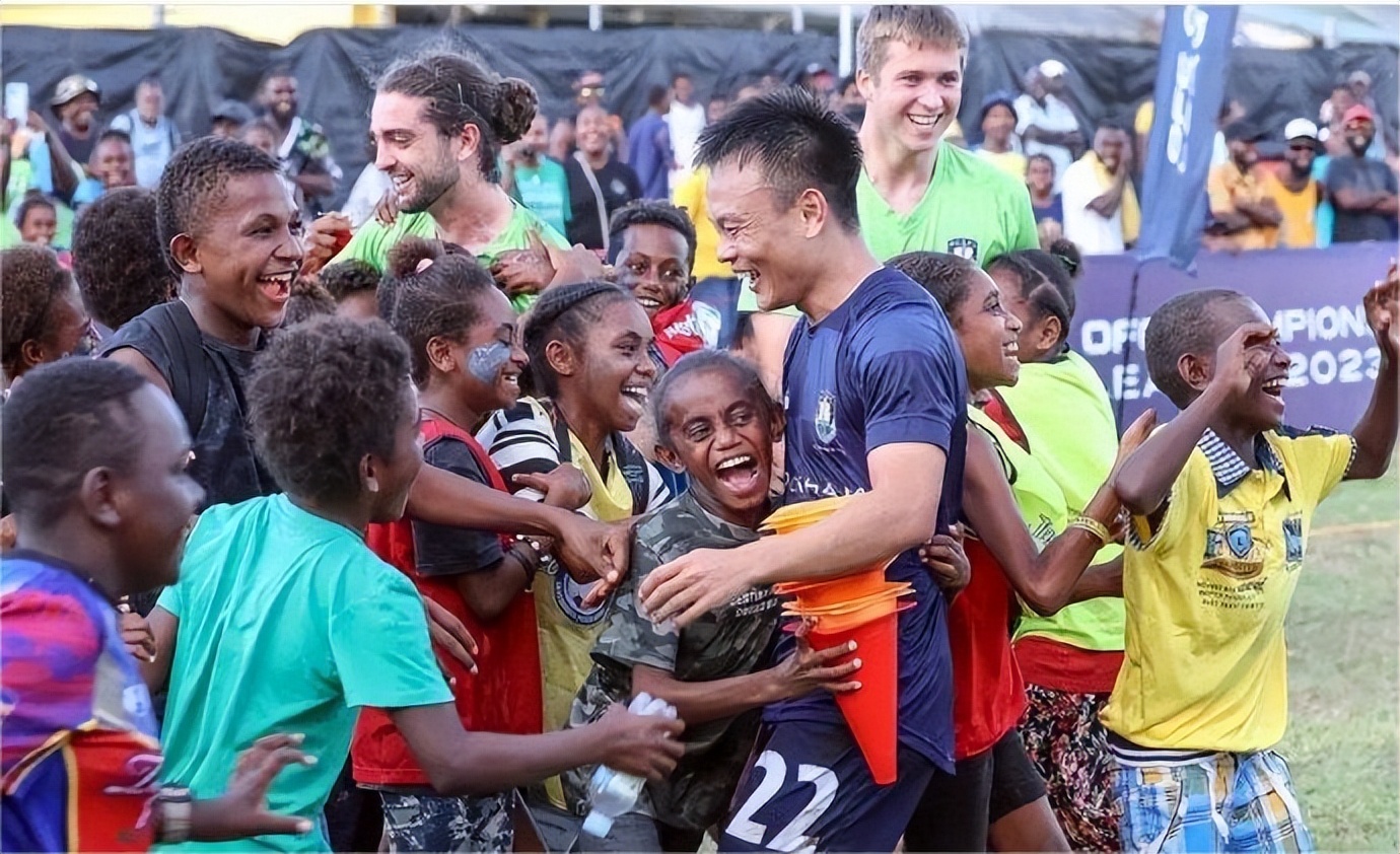 远走新西兰！李铁爱将晒中国护照驳移民传闻，承诺即将回国