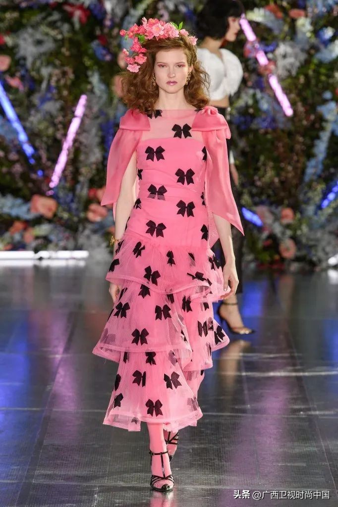 蝴蝶结的最佳搭配,大蝴蝶结怎么搭配好看图片